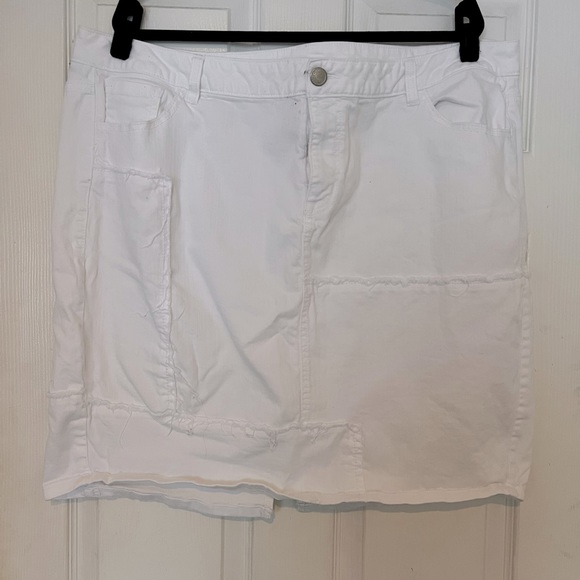 Lame Bryant White Denim Skirt with Distressed Trimming - Picture 1 of 5